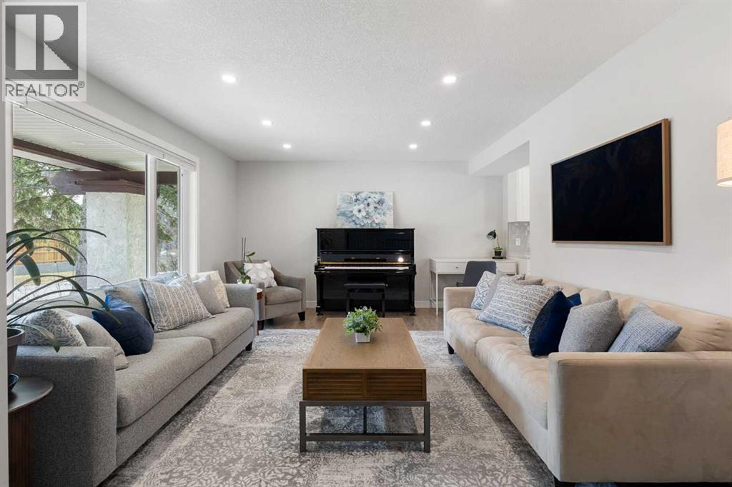 504 Varsity Estates Bay NW