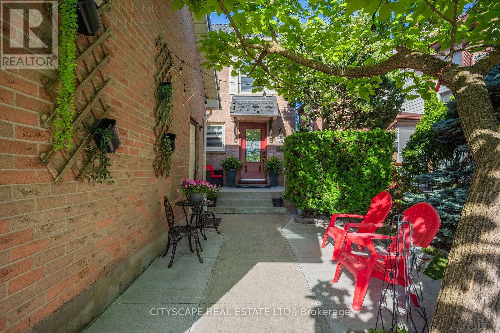 301 KINGSBRIDGE GARDEN
