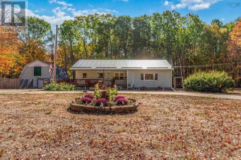 26 Pleasant Street Wilmot NS B0P1W0
