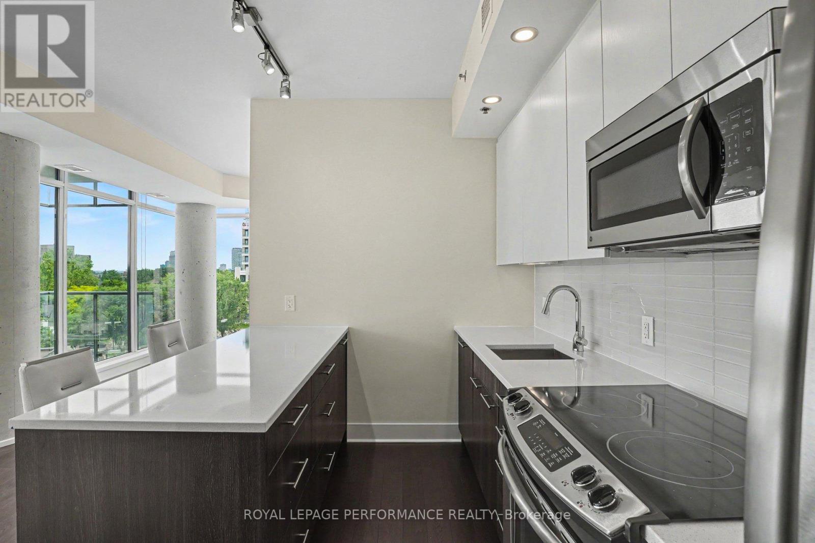 412 - 88 RICHMOND ROAD