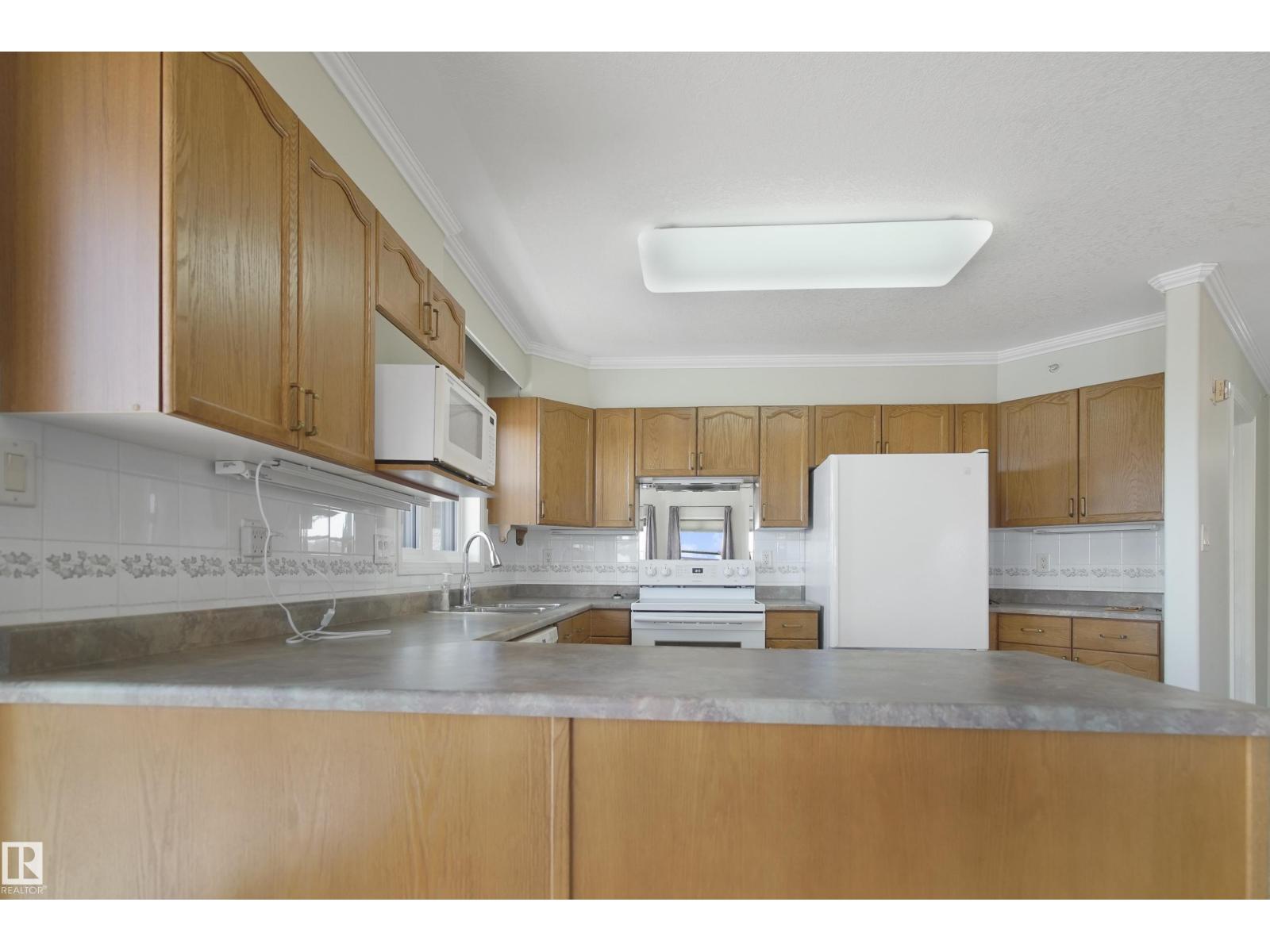 #506 8315 83 ST NW