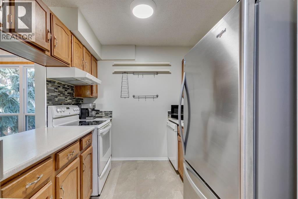 121, 860 Midridge Drive SE