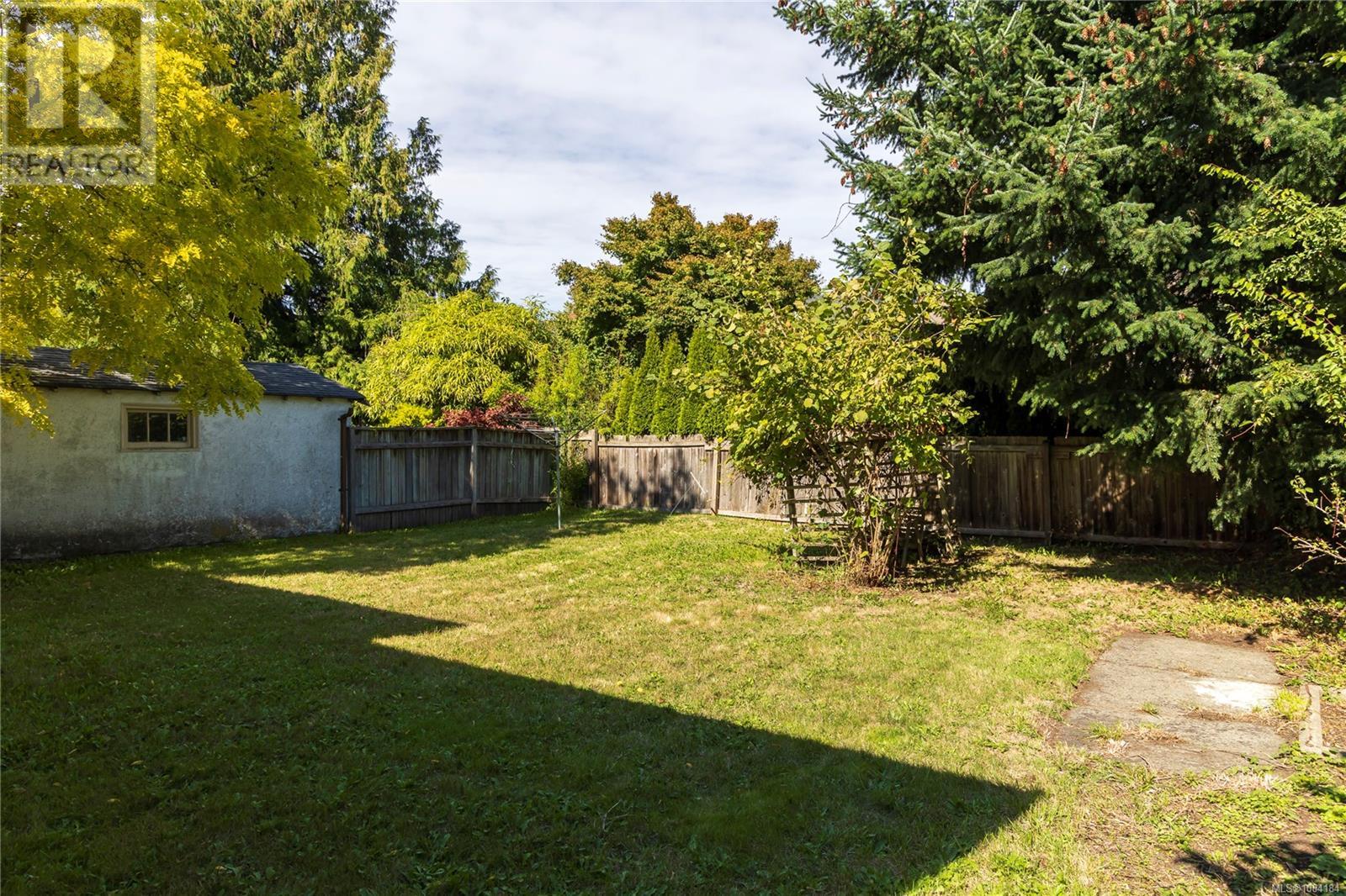 2030 Meadow Pl