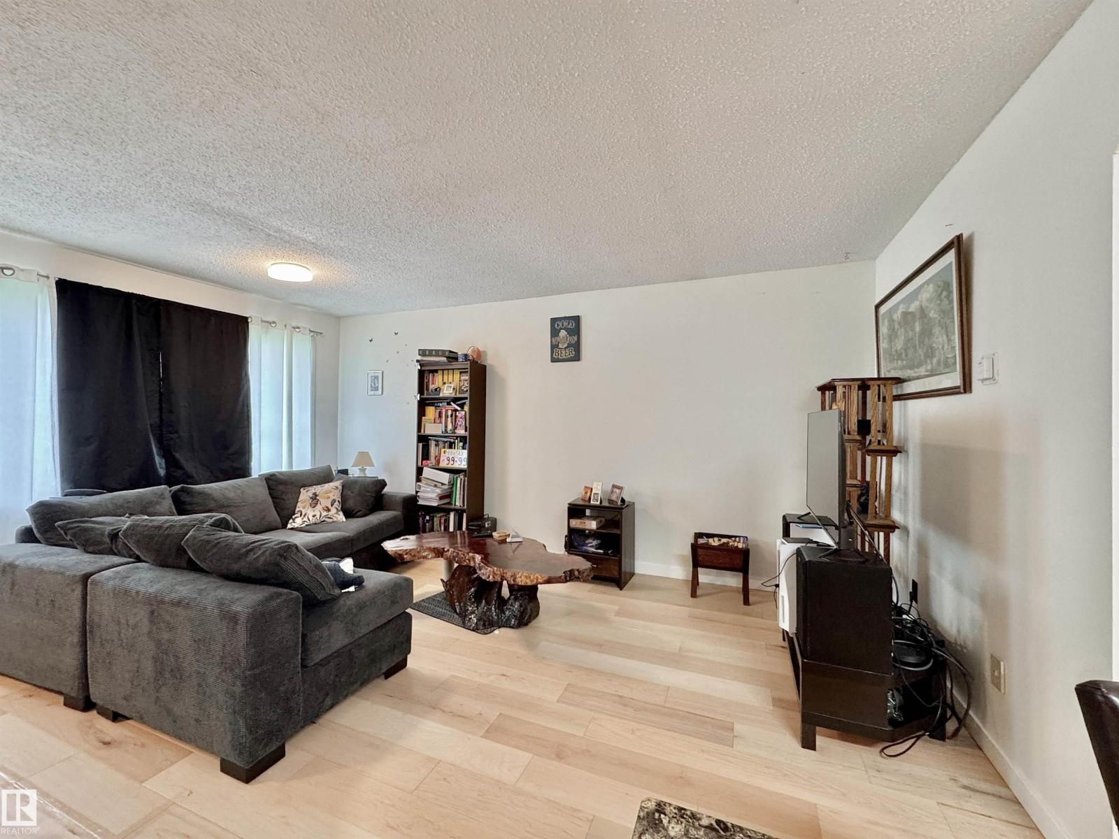 #29 13580 38 ST NW