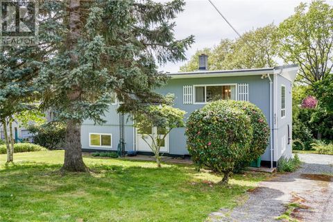 4032 McLellan St Saanich BC V8Z3Y4