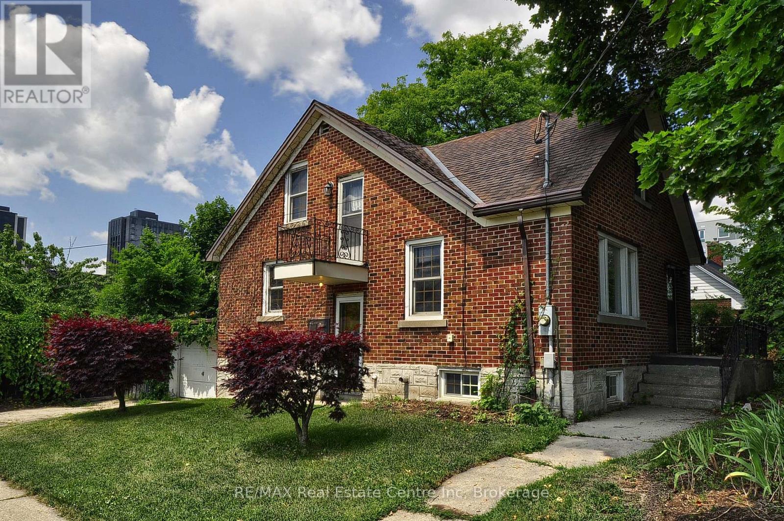 285 ALBERT STREET W