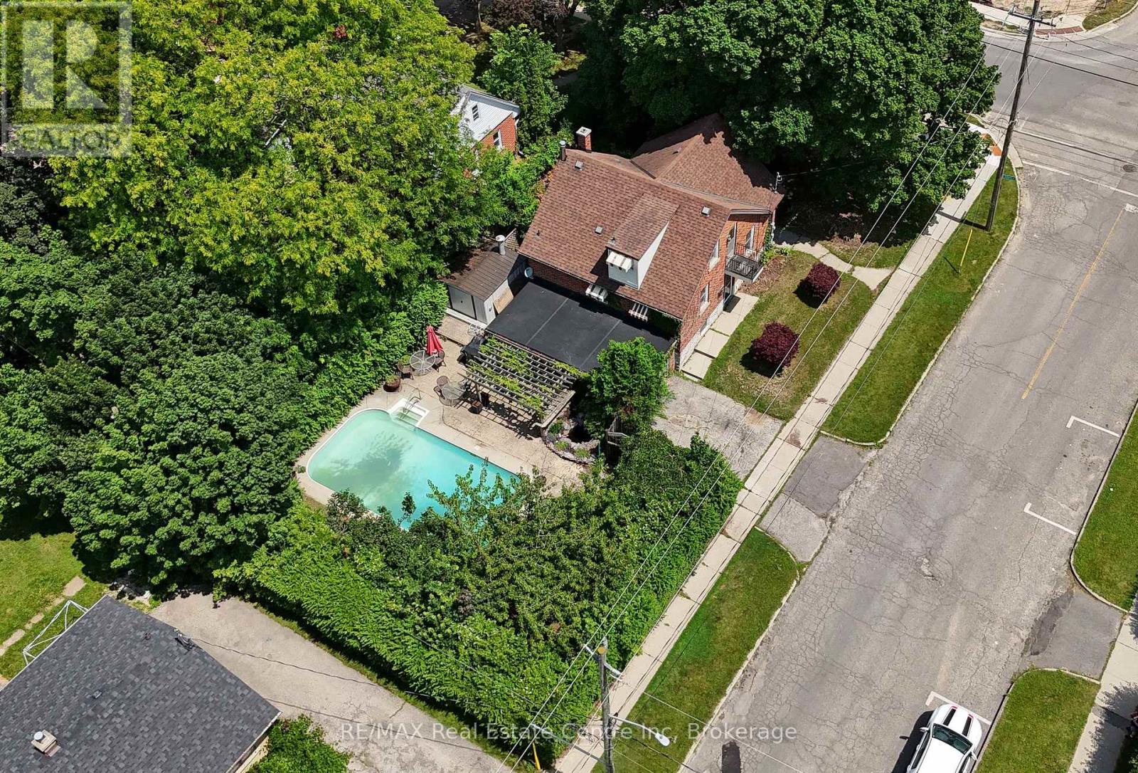 285 ALBERT STREET W