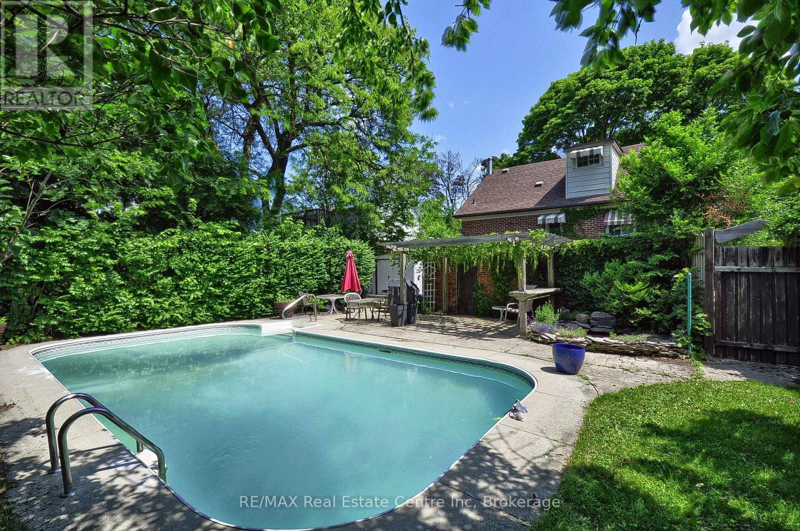 285 ALBERT STREET W