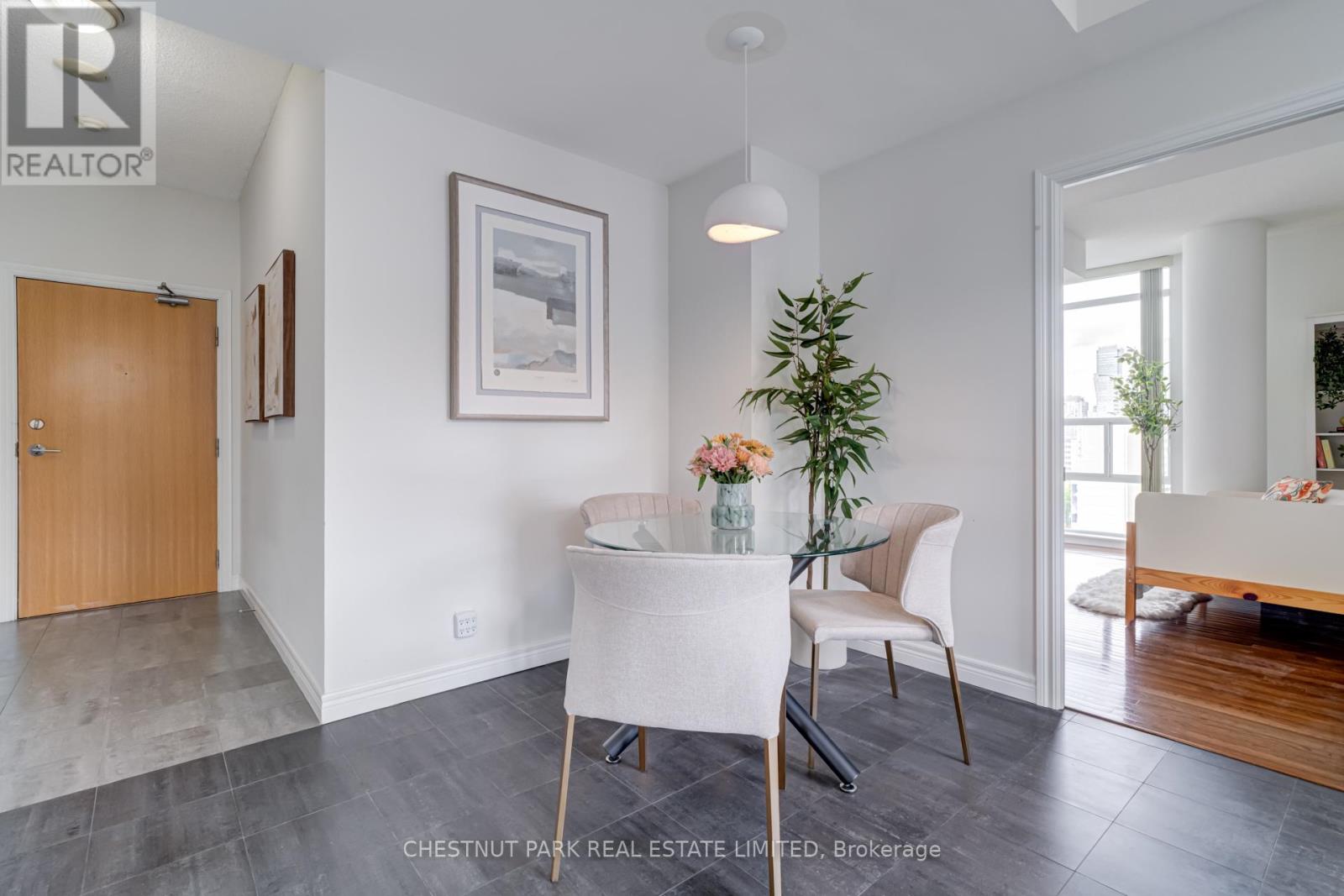 1711 - 736 SPADINA AVENUE