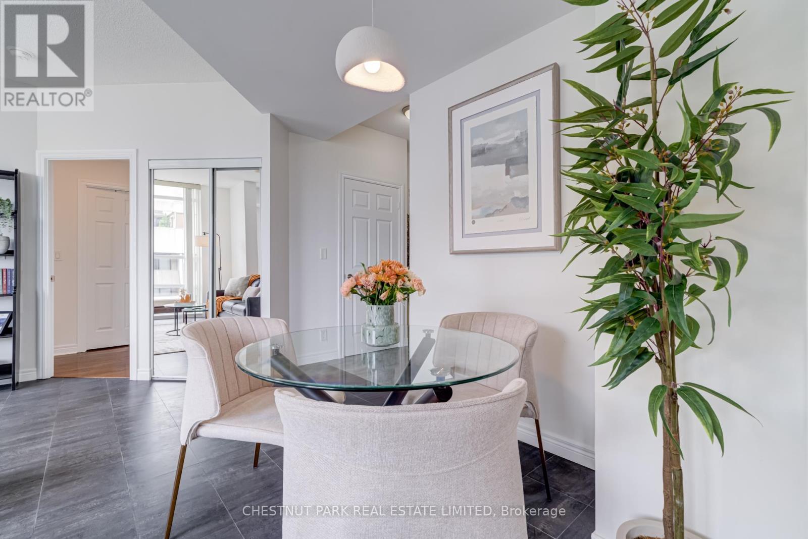 1711 - 736 SPADINA AVENUE