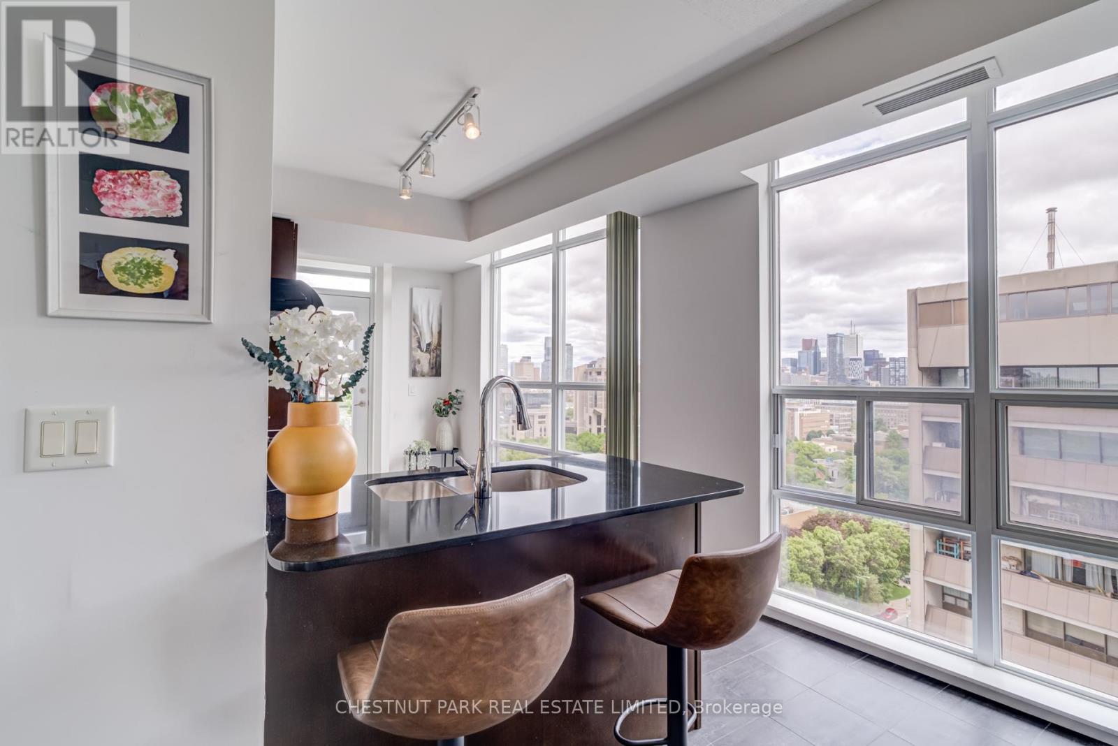 1711 - 736 SPADINA AVENUE