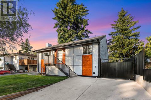 4037 Lakehill Pl Saanich BC V8X2J6