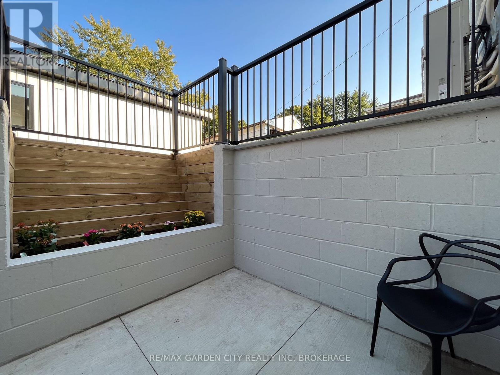 23 WARREN AVENUE