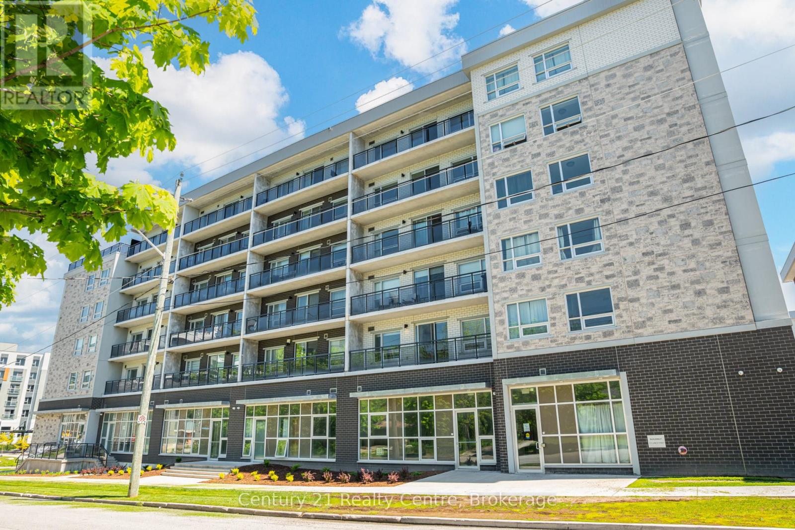 F 103 - 275 LARCH STREET
