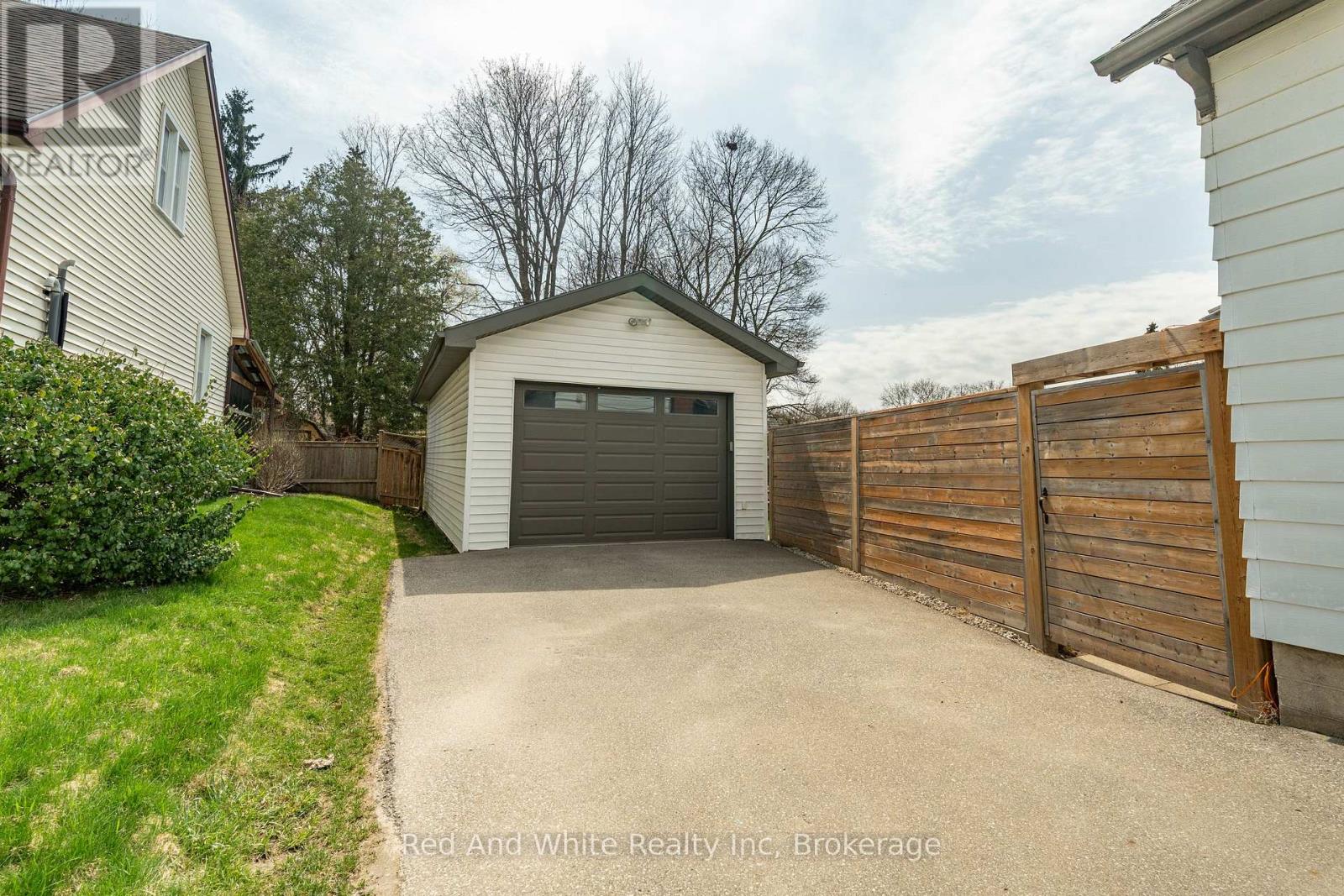 227 BRIDGEPORT ROAD E