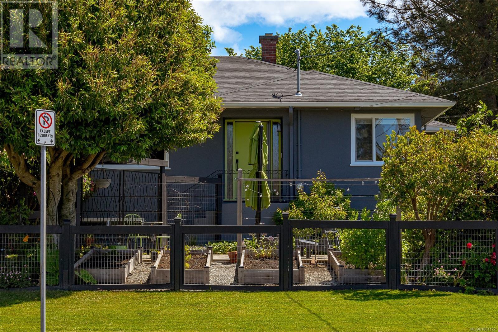 3199 Service St