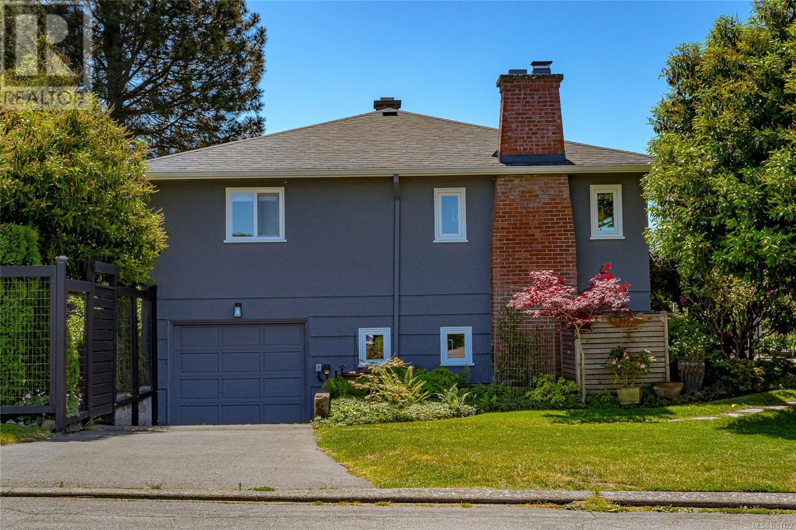 3199 Service St