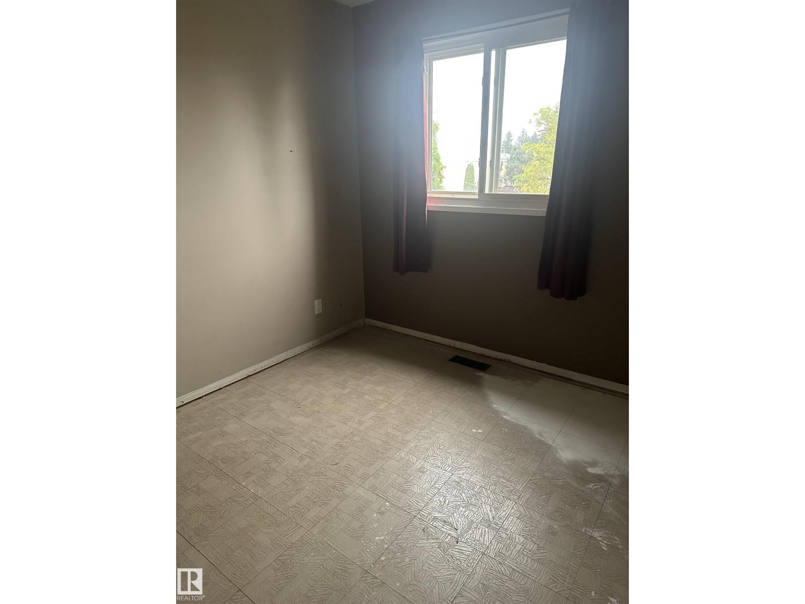 132 PRIMROSE GARDENS GD NW