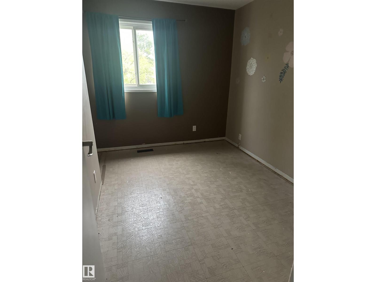 132 PRIMROSE GARDENS GD NW