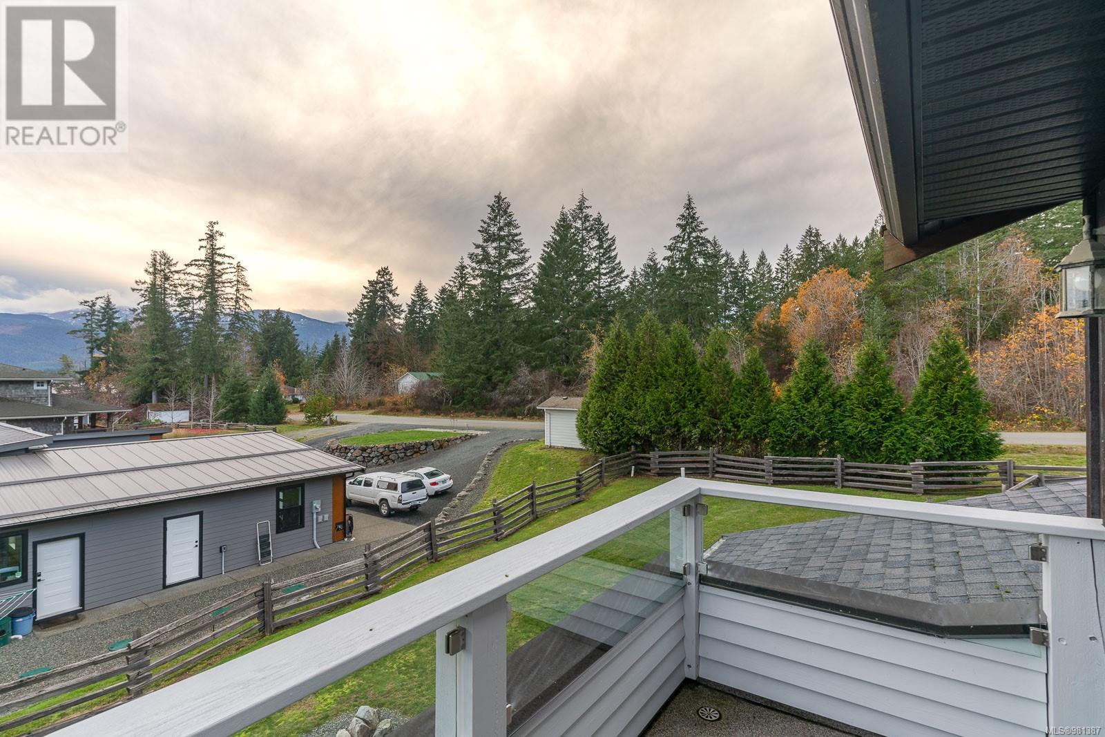 6373 Salal Rd