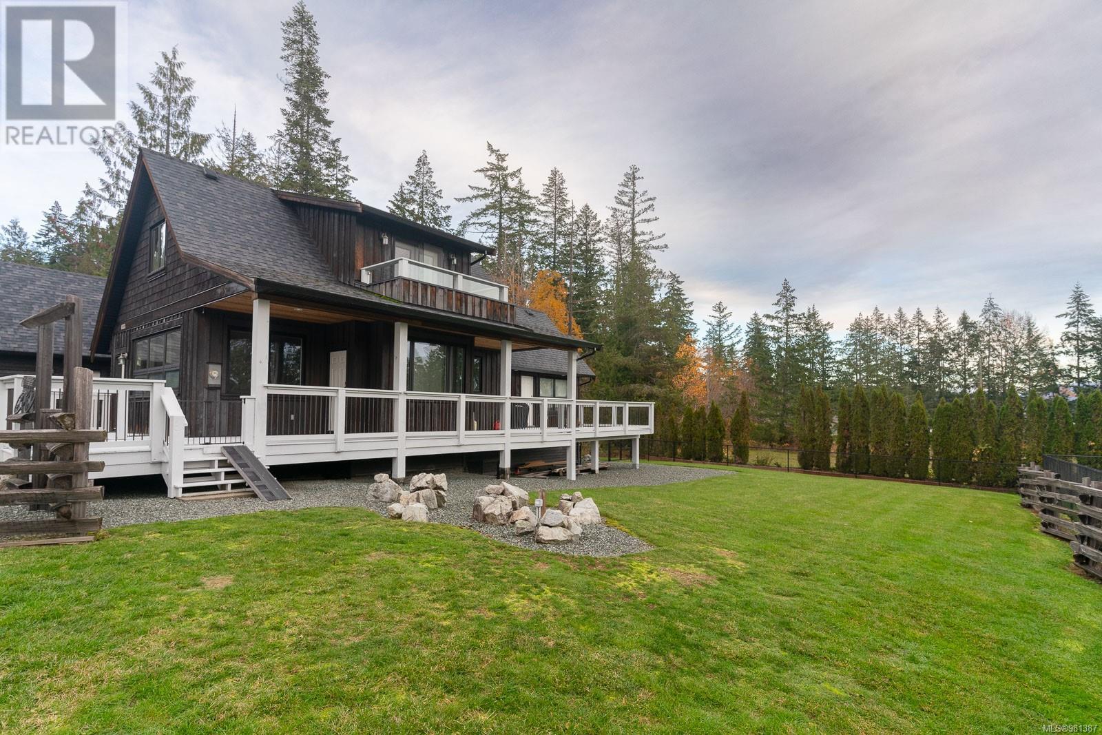 6373 Salal Rd