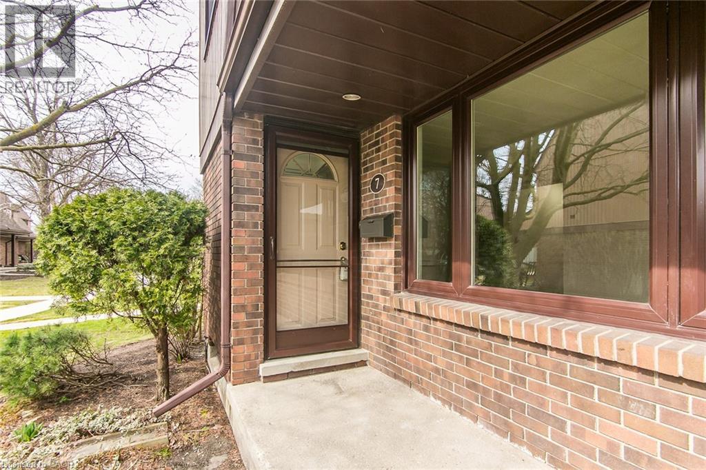 279 SANDOWNE Drive Unit# 7