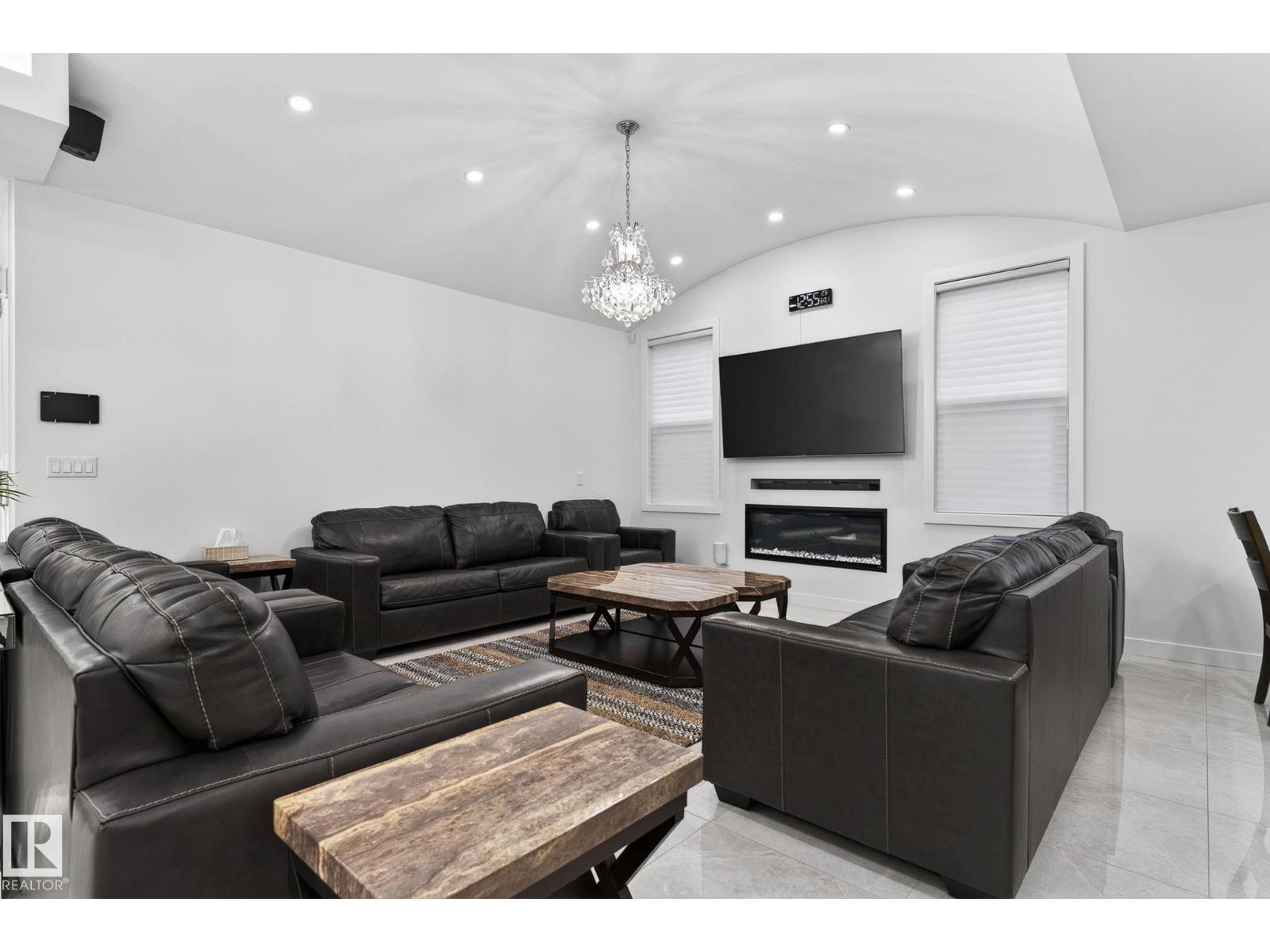 7304 164 AV NW