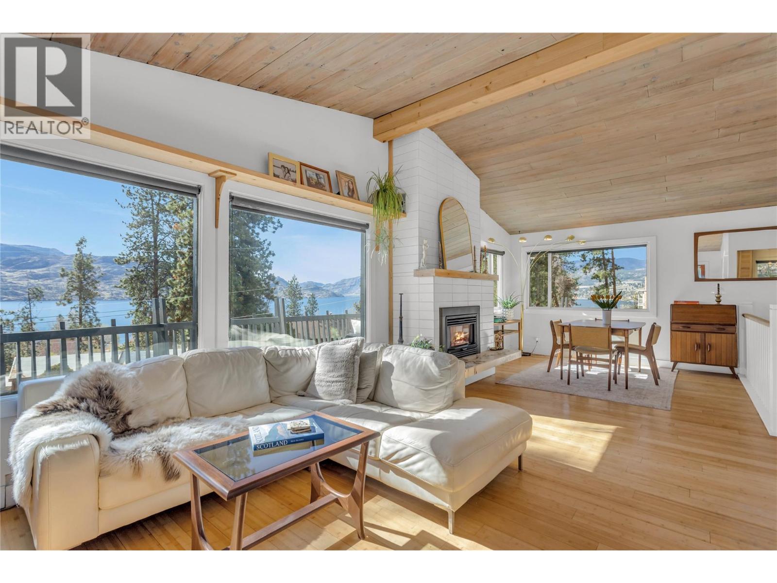 3991 Desert Pines Avenue