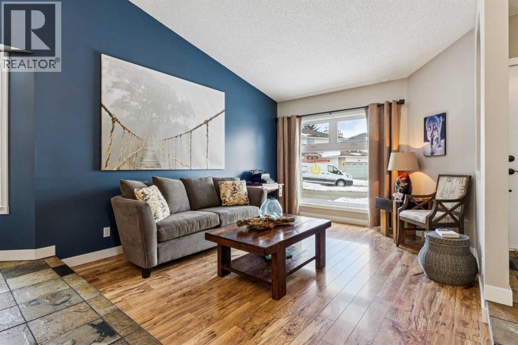 319 Diamond Court SE