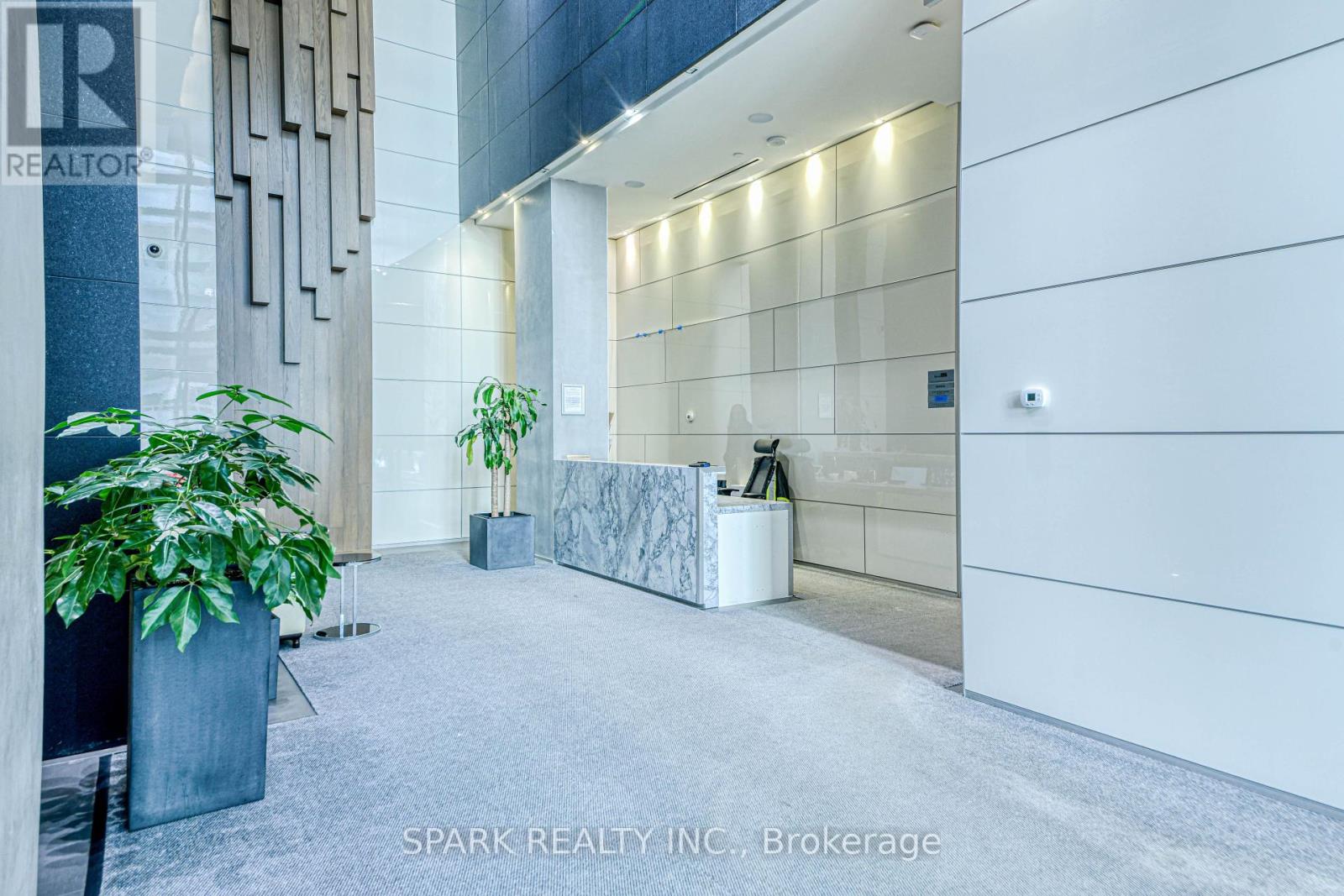 2405 - 15 GRENVILLE STREET