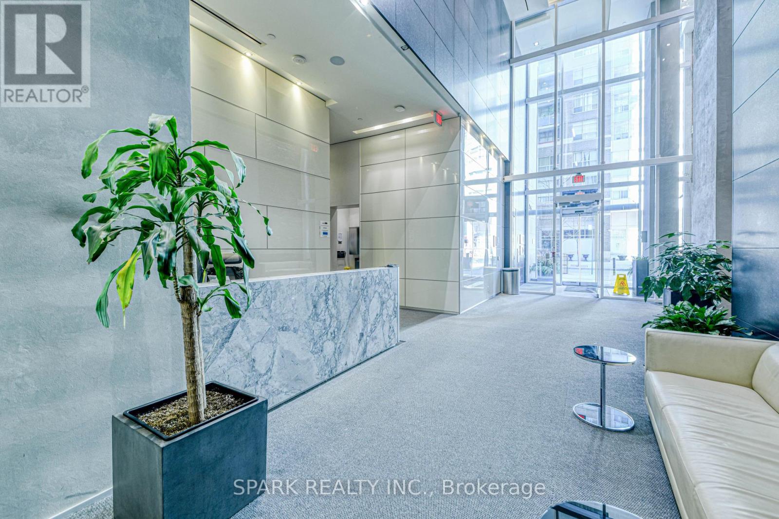 2405 - 15 GRENVILLE STREET