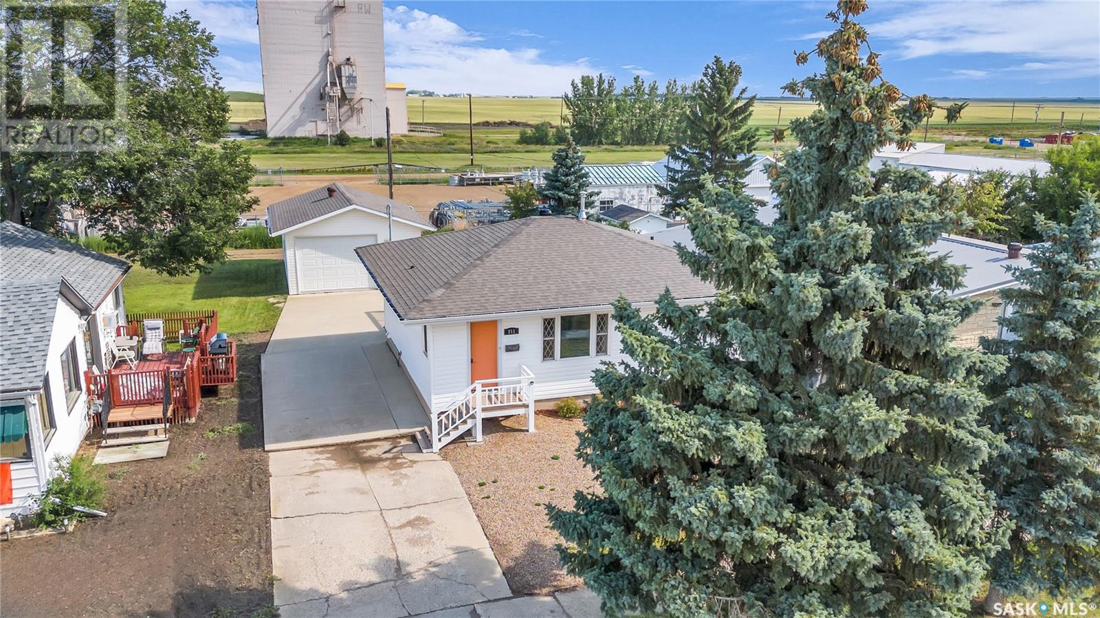 211 6th AVENUE W