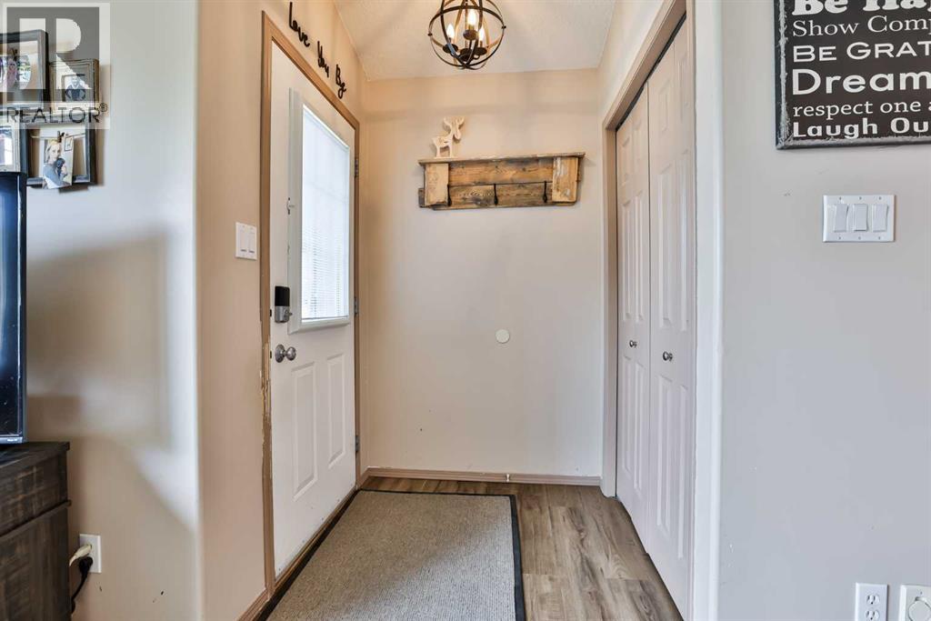 16 Blackfoot Court W