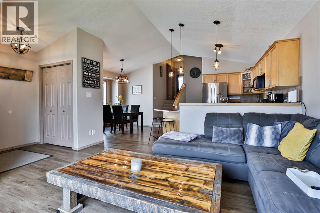 16 Blackfoot Court W