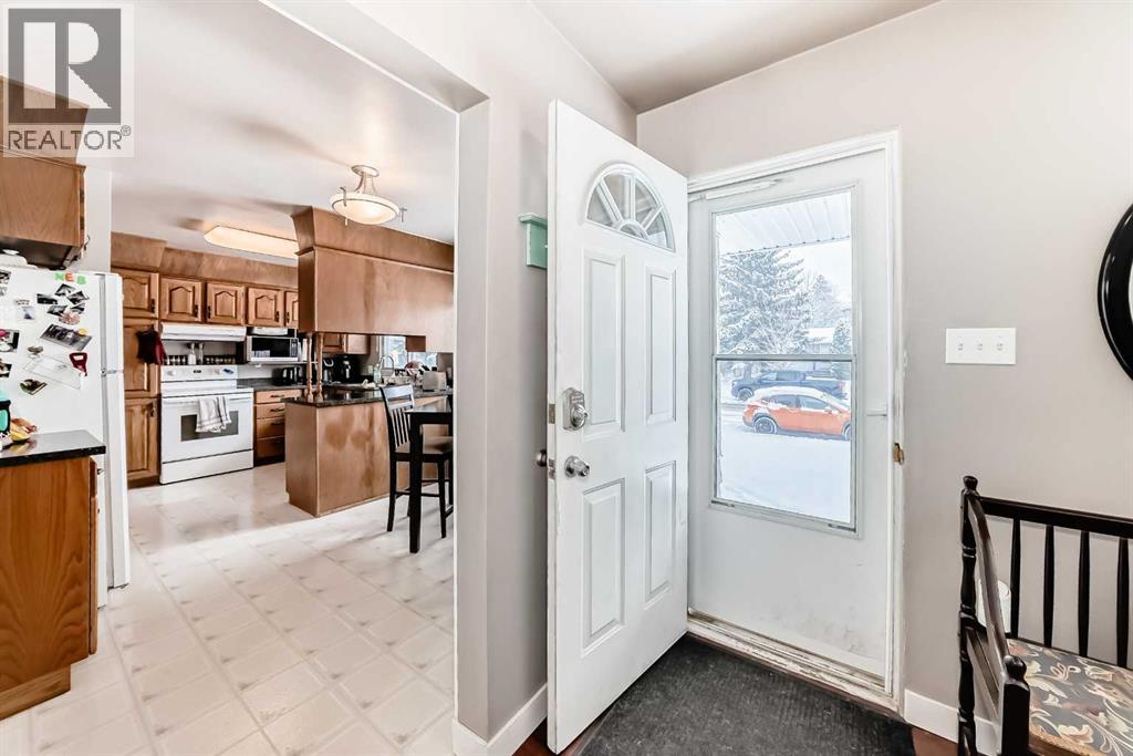 1228 Rosehill Drive NW