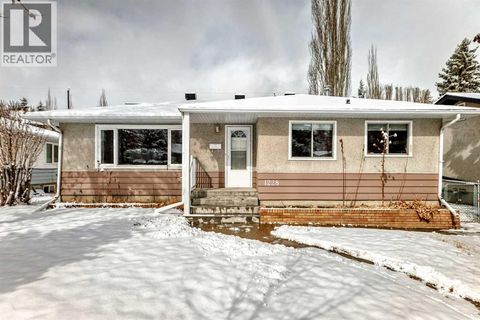 1228 Rosehill Drive NW Calgary AB T2K1M1
