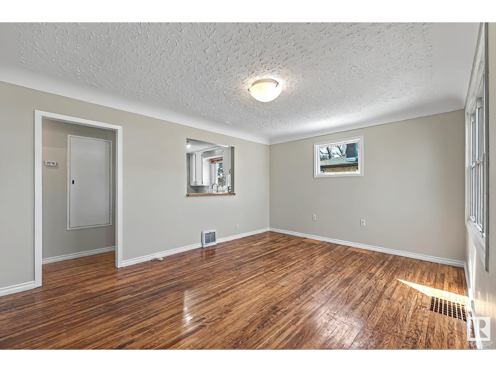10461 159 ST NW