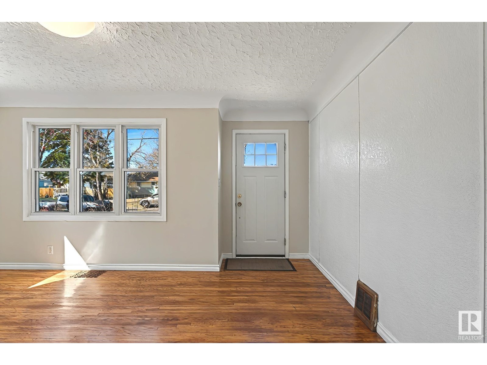 10461 159 ST NW
