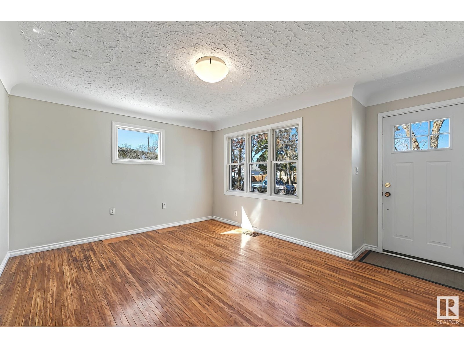 10461 159 ST NW