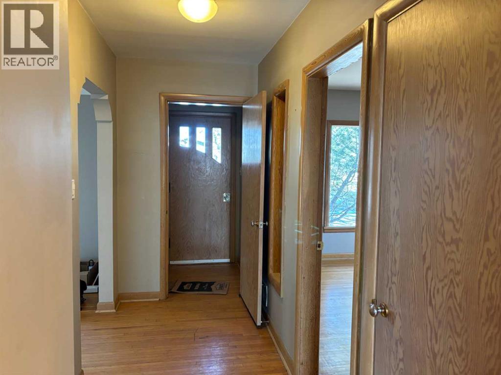 2111 Halifax Crescent NW