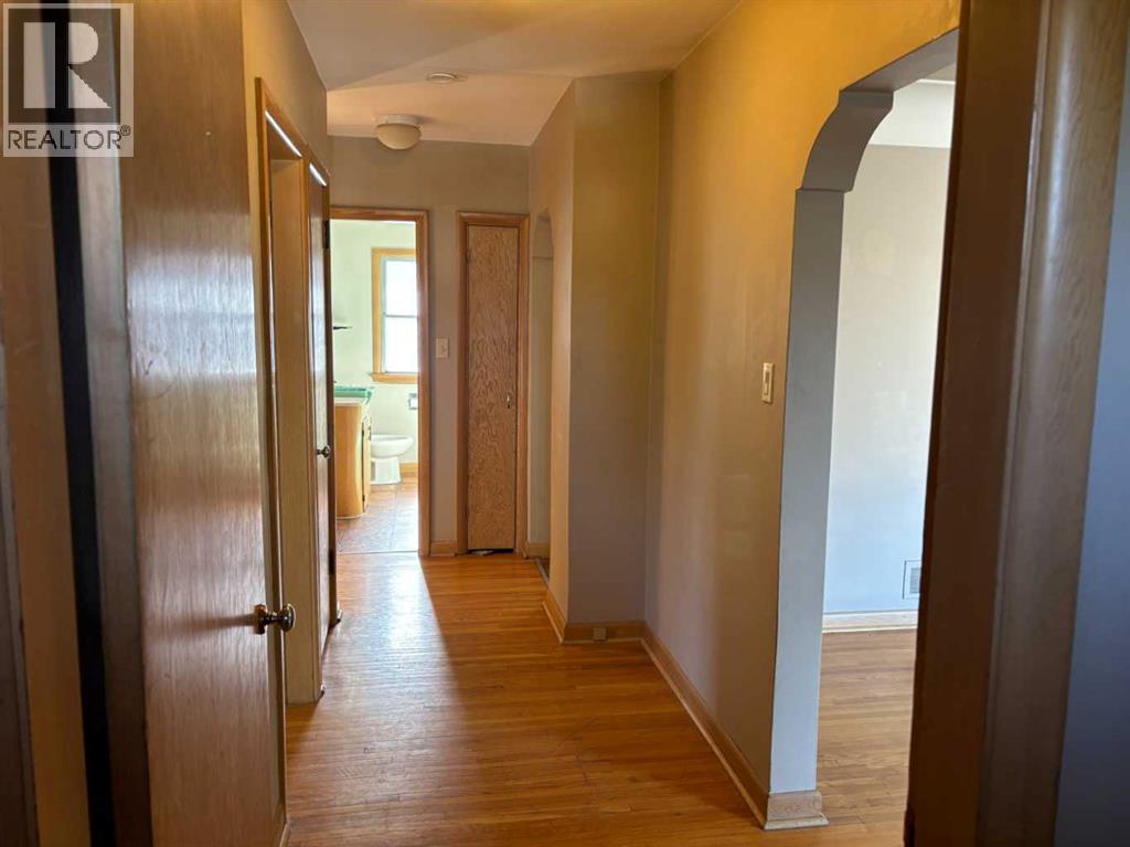 2111 Halifax Crescent NW