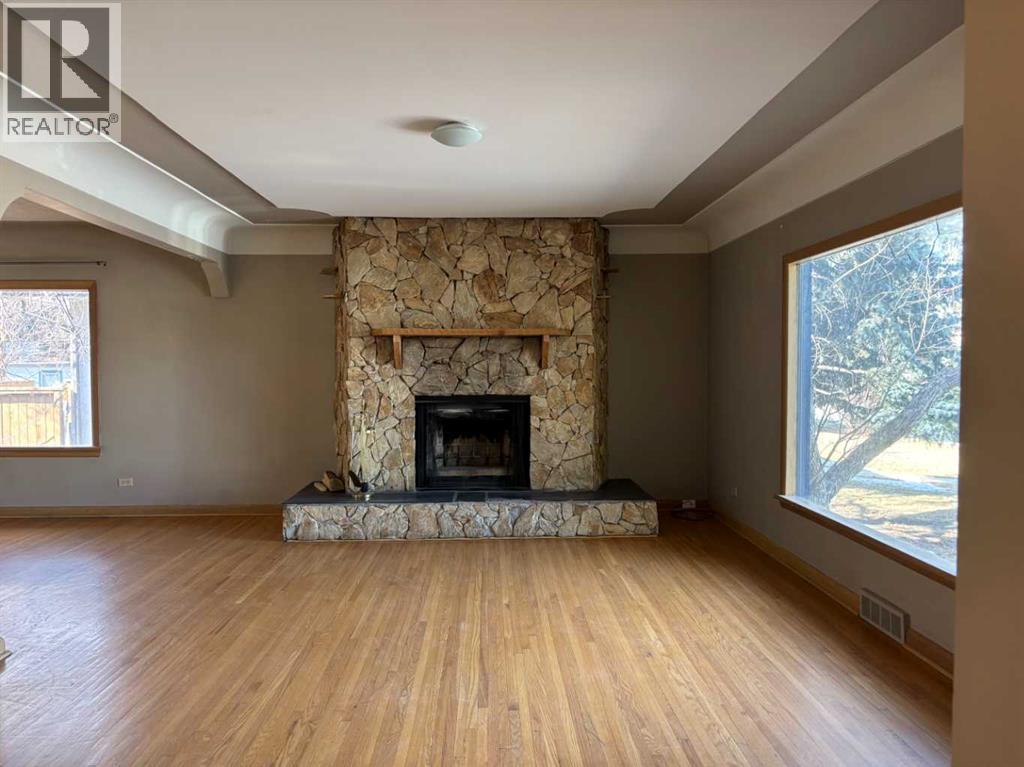 2111 Halifax Crescent NW