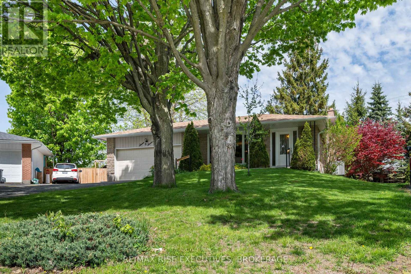 707 LAIDLAW CRESCENT