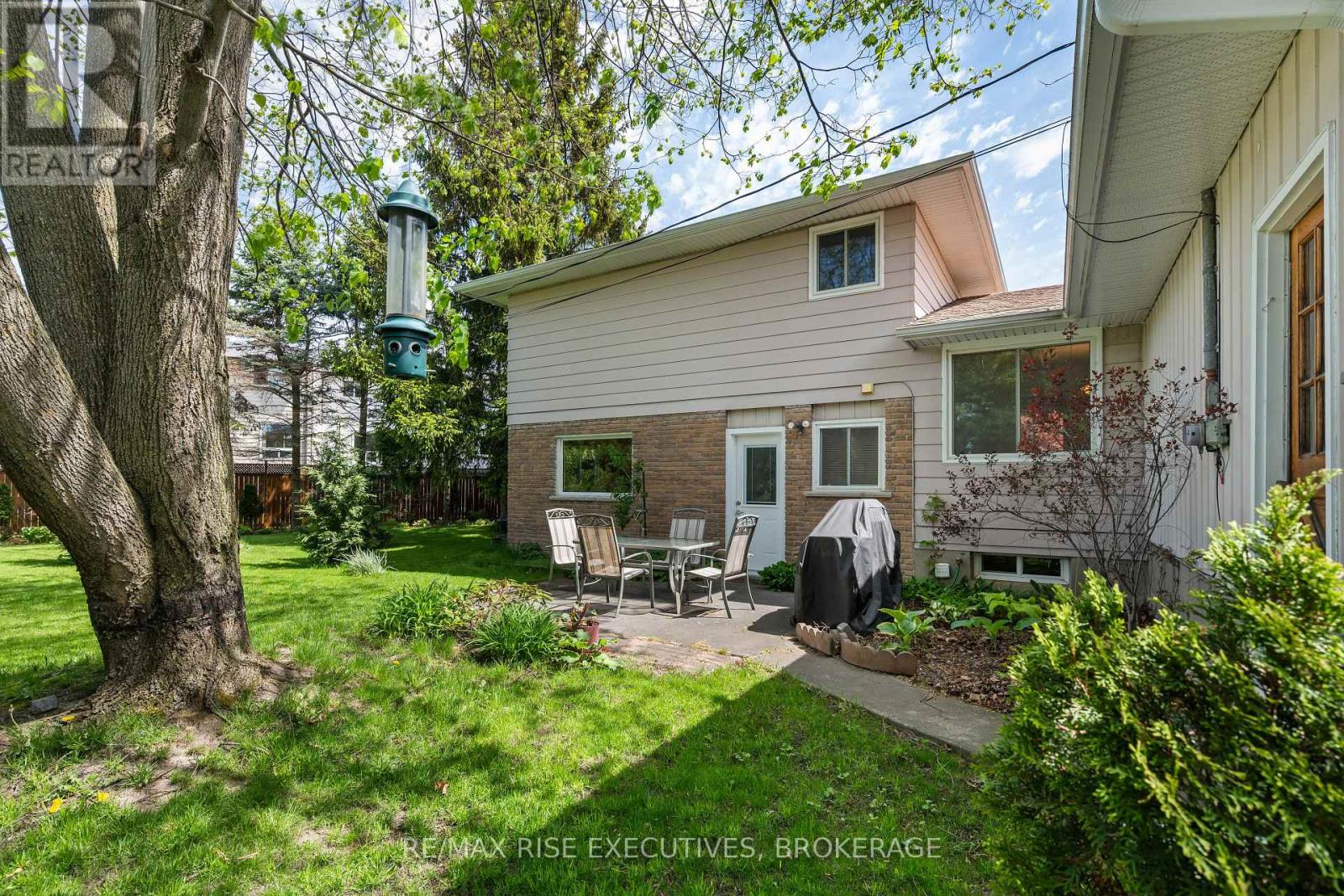707 LAIDLAW CRESCENT