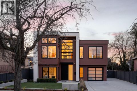 2318 Shakespeare St Victoria BC V8R4G3