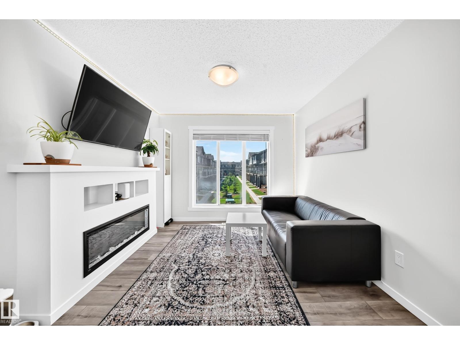 #28 28 1530 TAMARACK BV NW