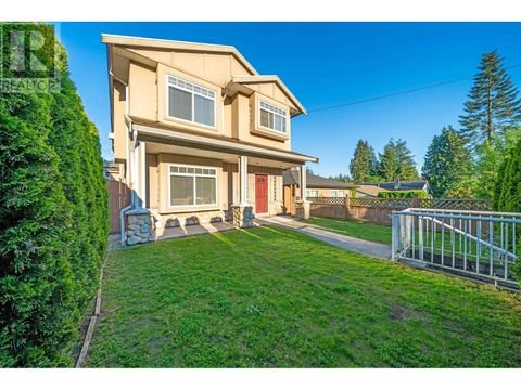 2052 WESTVIEW DRIVE North Vancouver BC V7M3B2
