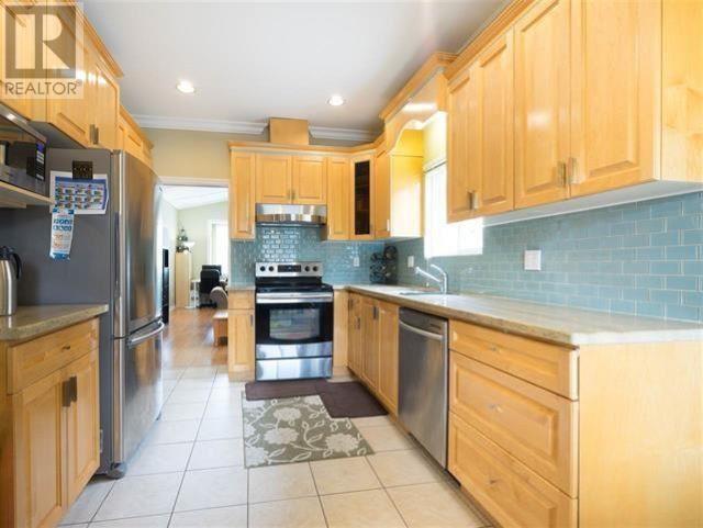 2052 WESTVIEW DRIVE