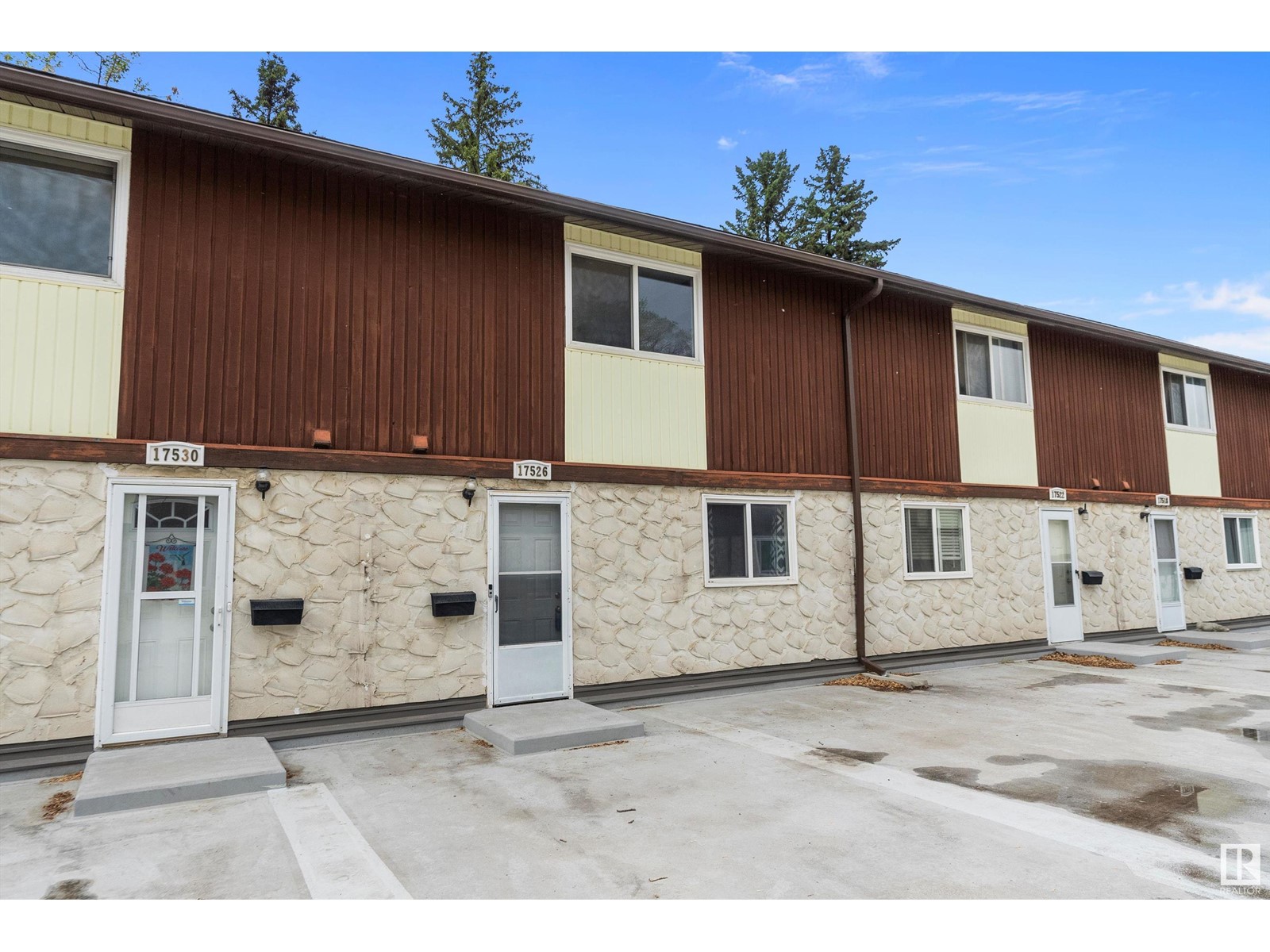 17526 76 AV NW