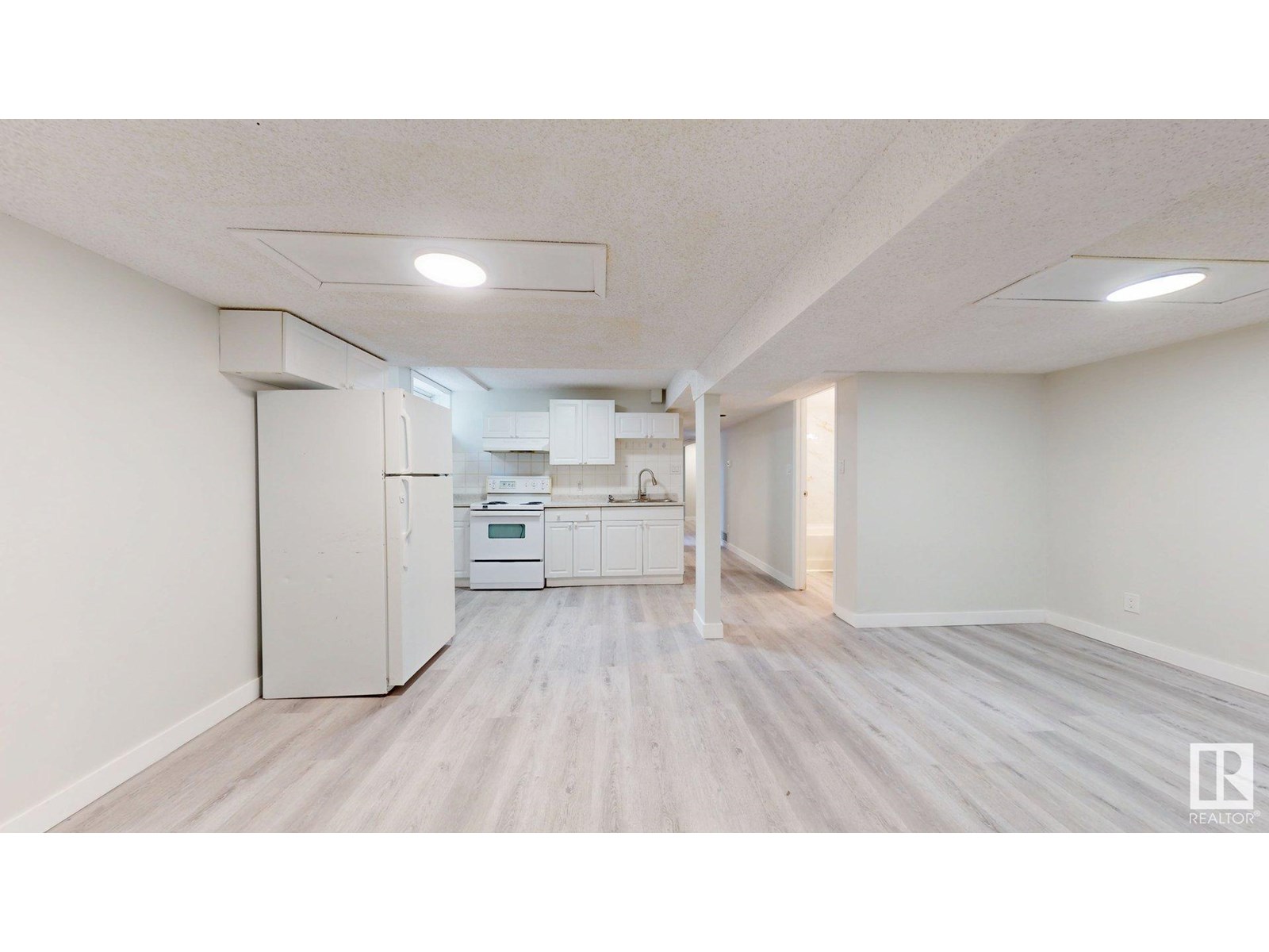 6607 41 AV NW
